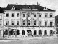 Velika kavana na južnoj strani Trga bana Jelačića